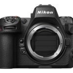 Solo el cuerpo de la cámara sin espejo Nikon Z8, color negro.