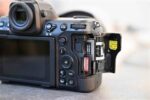 Solo el cuerpo de la cámara sin espejo Nikon Z8, color negro. - Imagen 6