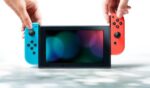 Consola Nintendo Switch negra con mandos Joy-Con derecho de color rojo neón - Imagen 4